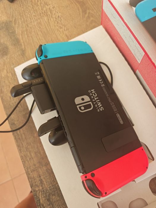 Nintendo switch V2 Bom estado com 3 Jogos