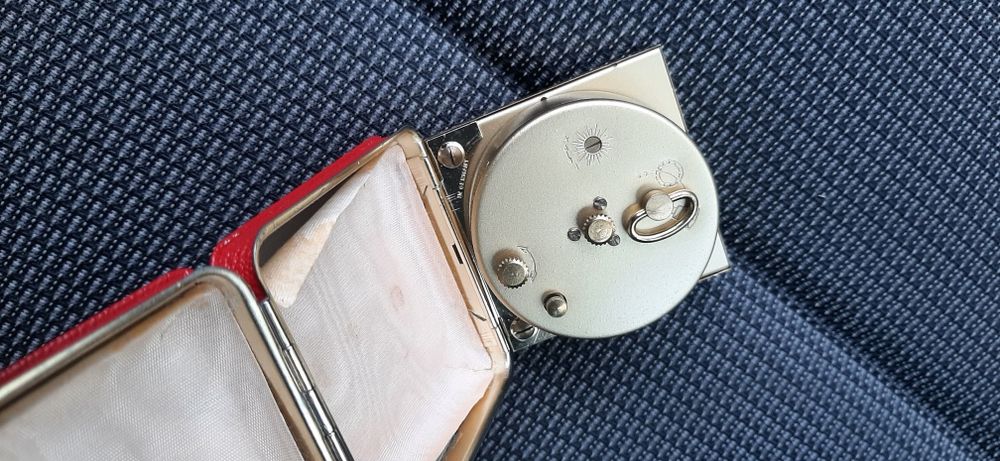 Годинник будильник Європа