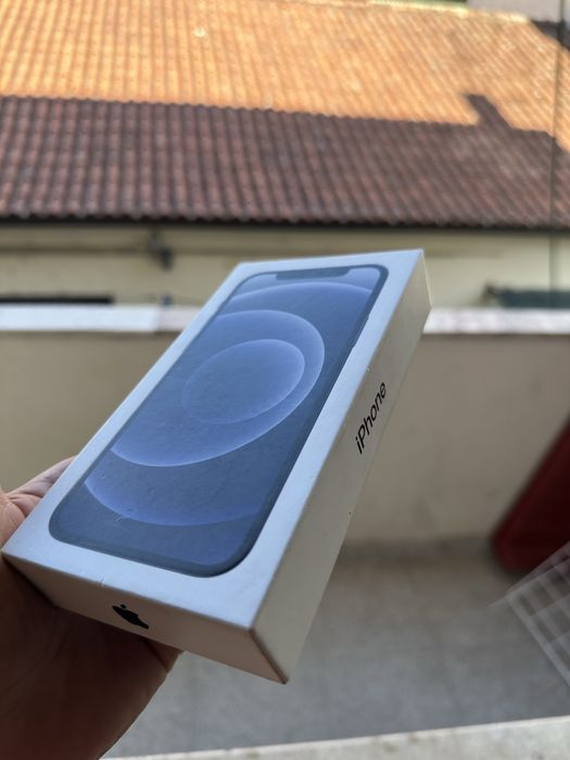 •I phone 12 com caixa•