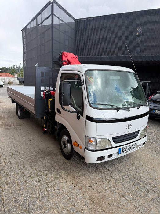 Toyota dyna com grua palfinger