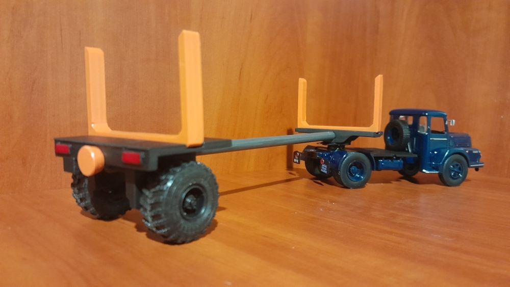 Модель полуприцеп-лесовоз-роспуск в маштабе 1/43