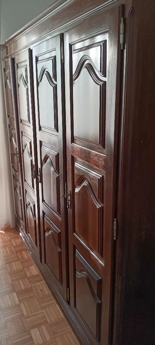 Guarda fatos em bom estado