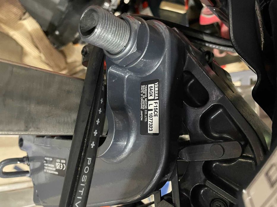 Motor fora de borda Yamaha 15CV novo para venda