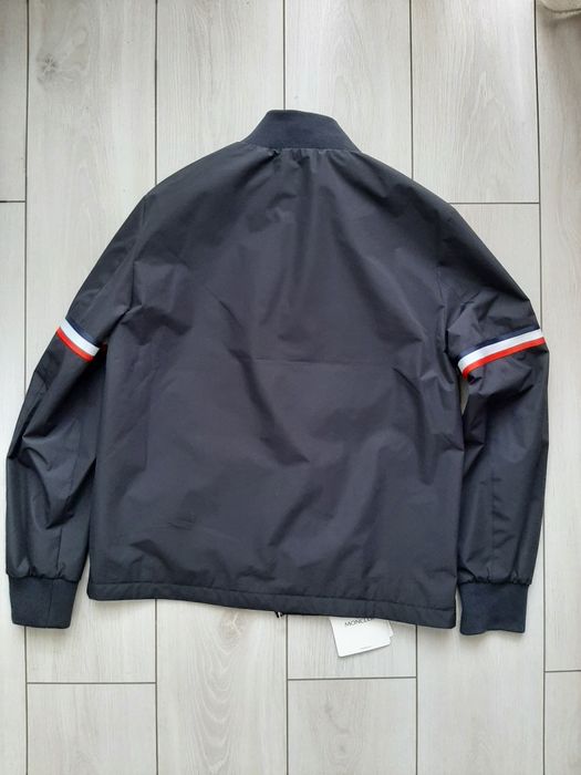 MONCLER куртка нова