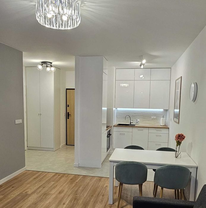 Mieszkanie 2 pok (44m2), miejsce garażowe, boks. Osiedle Poematu Wawer