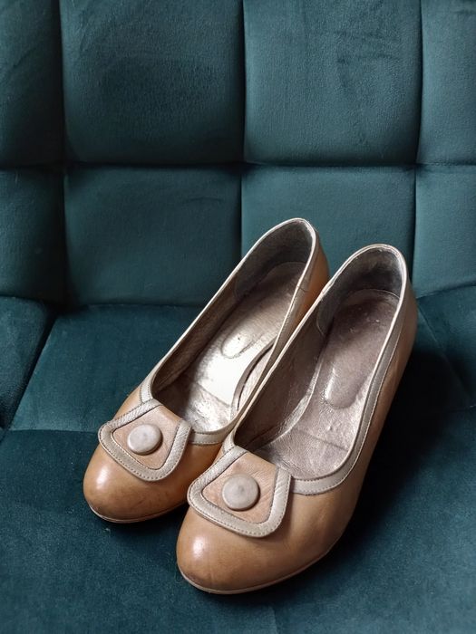 Buty na koturnie 39 roz. Skóra naturalna, carmelowe