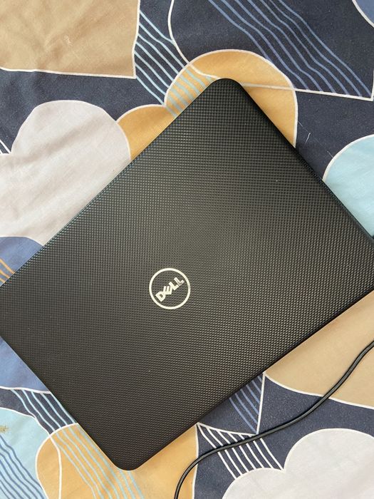 Ноутбук dell працює