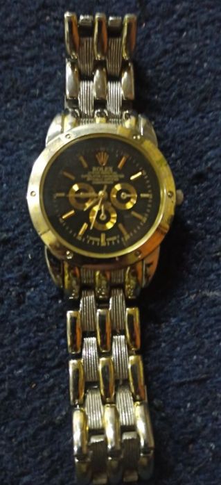 Продам кварцовий годинник