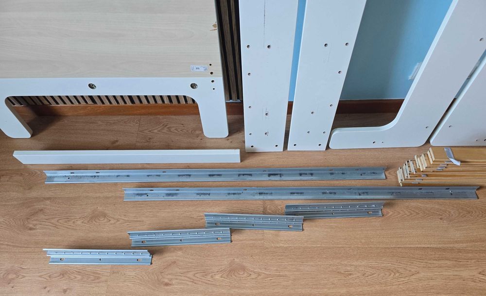 Cama Extensível IKEA SLAKT Branco com Cabeceira Castanha, 80x200 cm