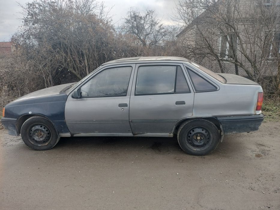 Продам срочно Опель кадет