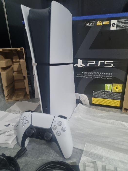 Ps5 slim Digital completa  - Garantia Worten até Dezembro de 2028 - Ler anúncio  !!