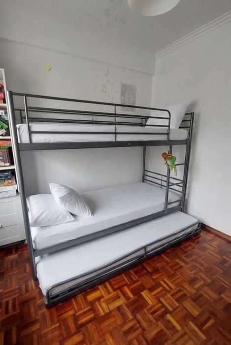 Beliche (três camas) + três colchões 70% desconto IKEA!!! Motivo viagem. (estrados grátis)