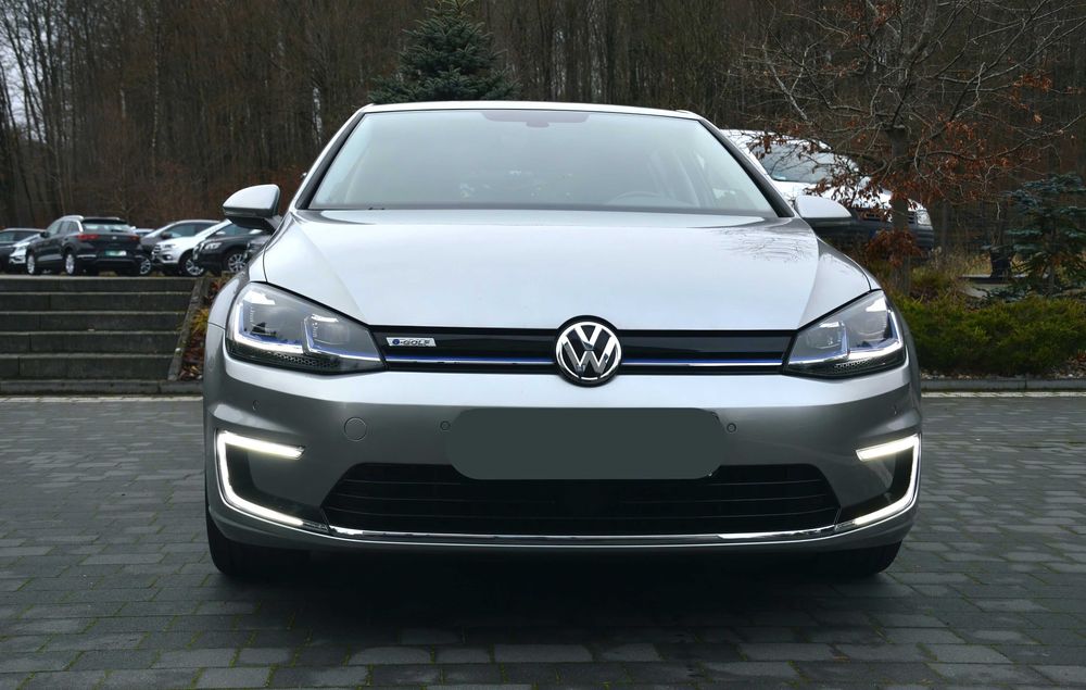 Volkswagen e-Golf      2018