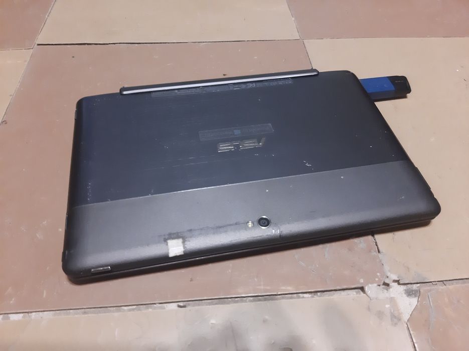 Asus Vivo Tab RT  работает от аккумулятора 5.5ч при просмотре видео