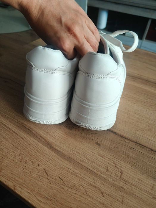 Buty sportowe białe stan jak nowe 39 rozmiar