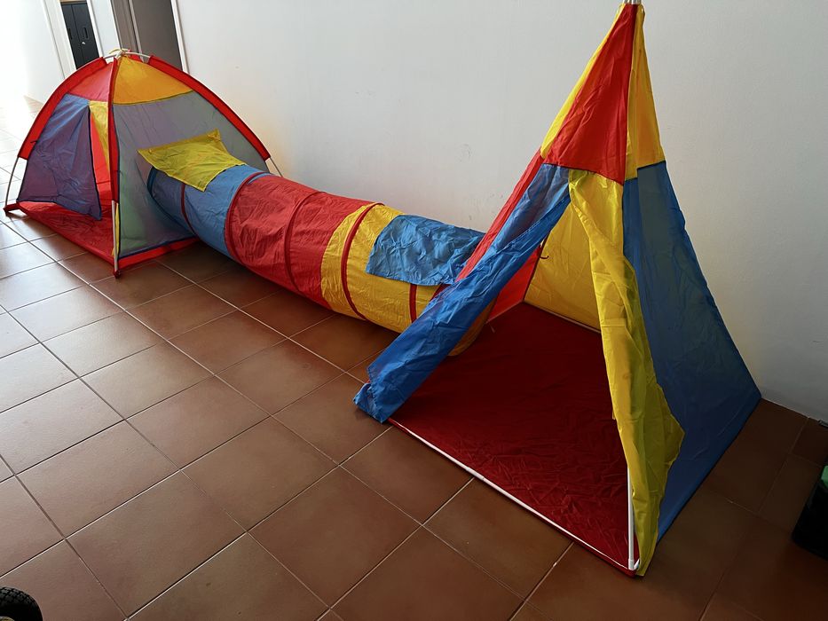 Tendas tipi (2) + túneis (2)