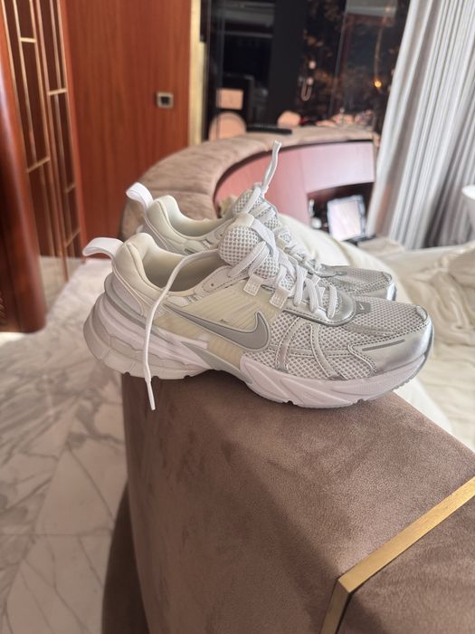 Нові Nike V2k run кросівки