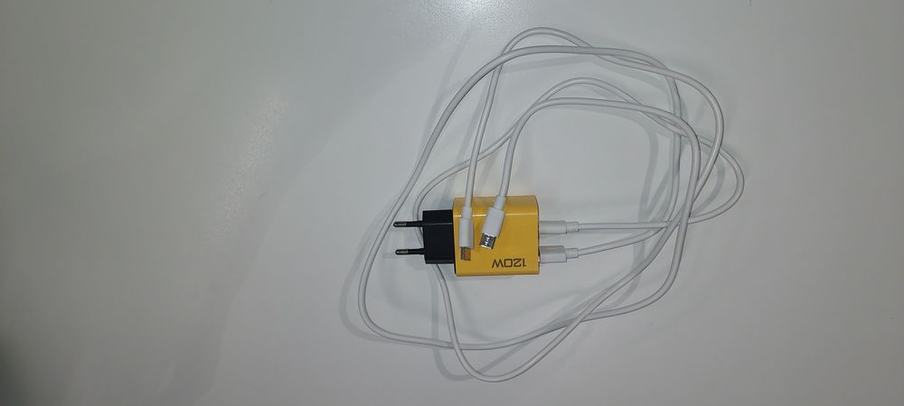 Szybka ładowarka 120W z kablami.