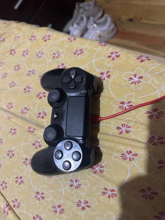 PS4 Controller in Good Condition64740676523907123