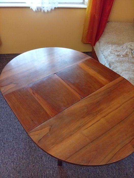 Drewniany okrągły stół