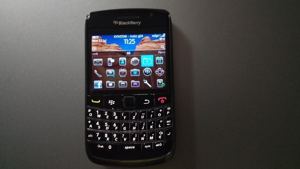 Ретро телефон BlackBerry Bold 9700