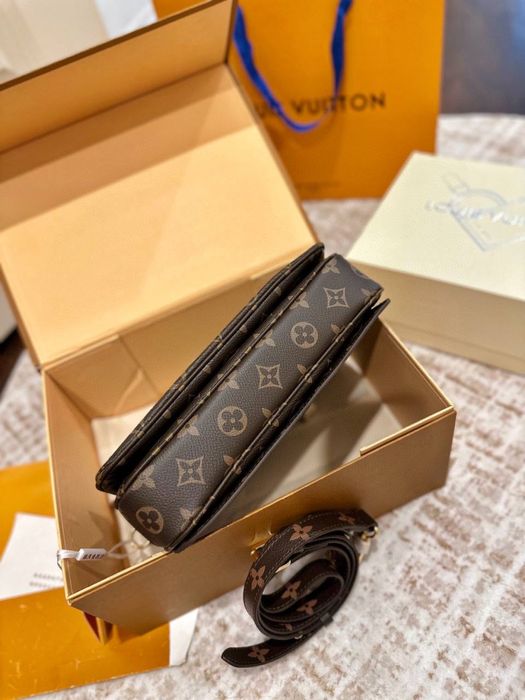 Torebka Louis Vuitton pochette
