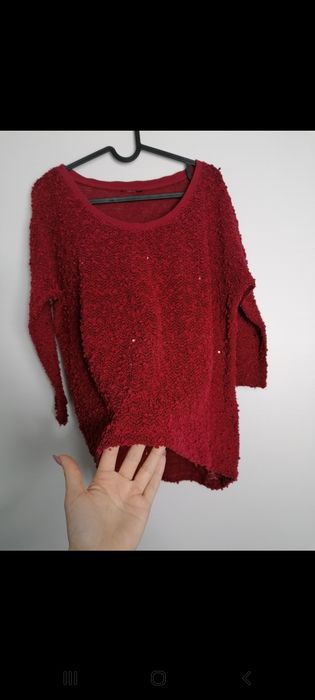 Czerwony sweter z cekinami
