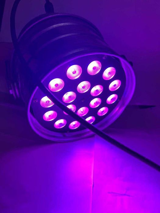 Светодиодный прожектор HALO LED PAR64 18Q4