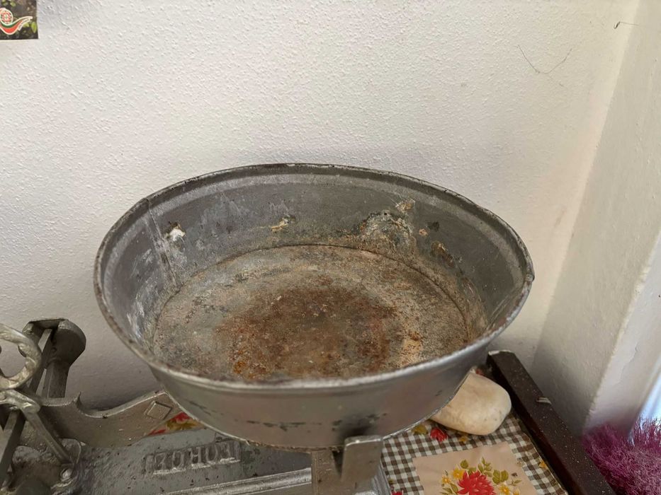 Balança em metal- velharia