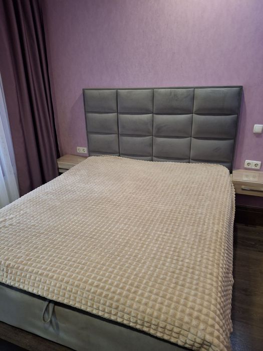 Кровать с мягким изголовьем