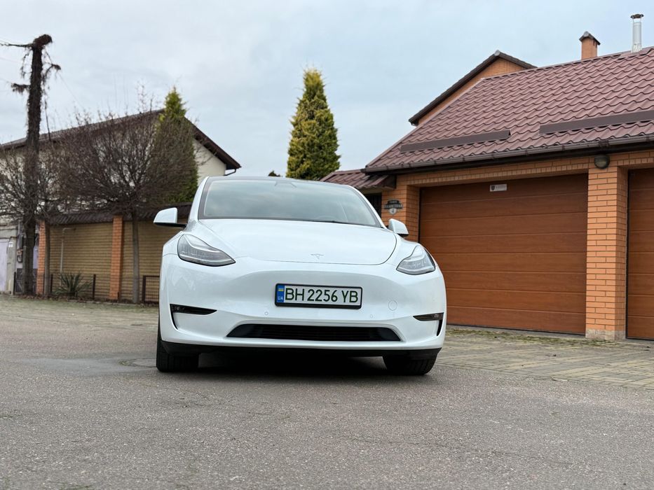 Продаю Tesla model Y