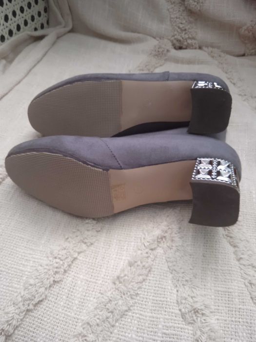 Botki damskie szare buty zamszowe 38 obcas klocek zdobiony srebrny 38