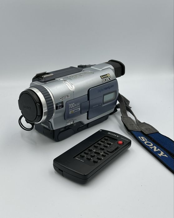 Sony DCR-TRV230E PAL Digital8 -  bardzo ładny stan, pilot + akcesoria