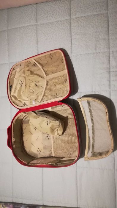 Mochila vermelha rígida com várias divisórias arrumação Viva - NOVA