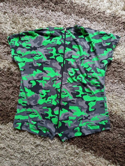 Zielono-szara bluzką moro