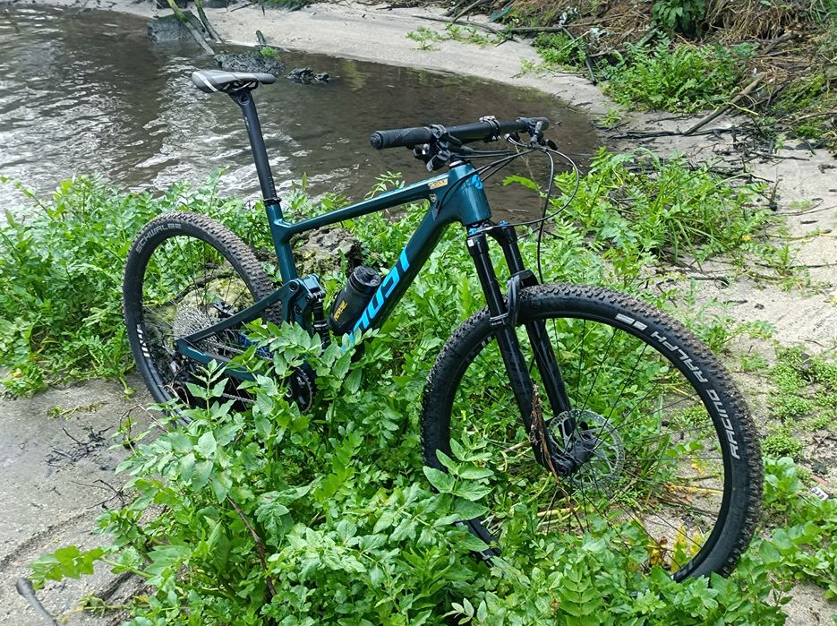 Bicicleta ghost em carbono suspensao total