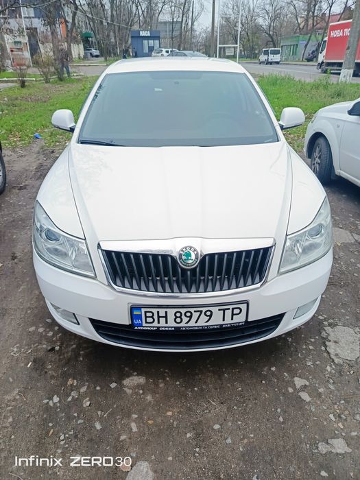 Продам официальную Шкода Октавия 2012 года.