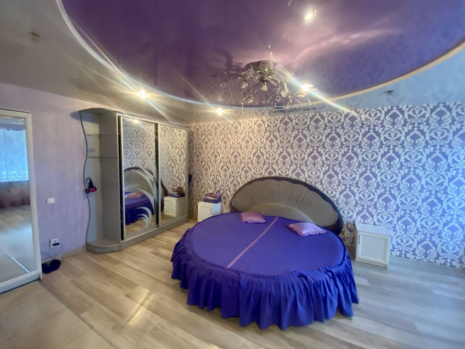 1 кімнатна люкс -студія в центрі.