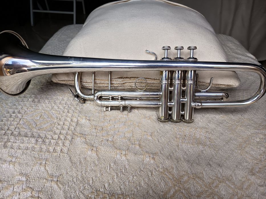 Trompete Vincent Bach modelo  37 prateada