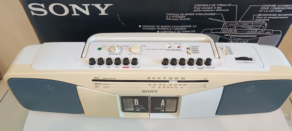SONY CFS-W304L в хорошем состоянии.