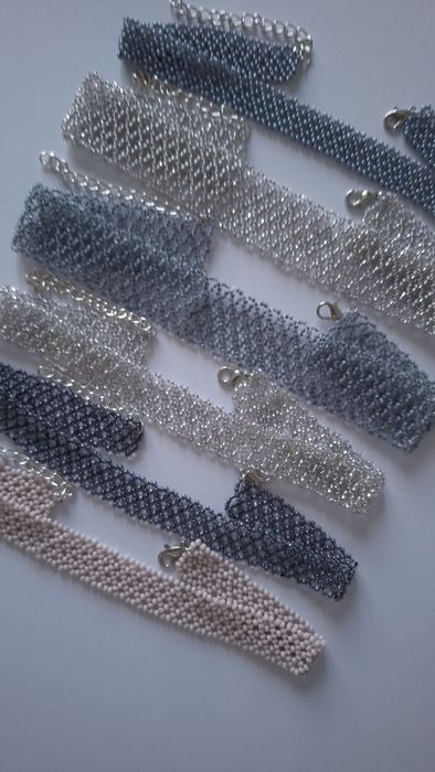 Прикраси з бісеру ручної роботи