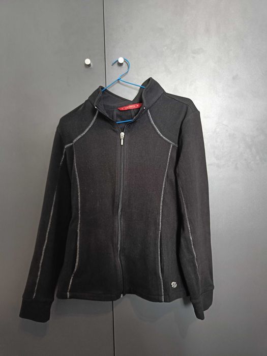 Jaqueta Preta Feminina – Estilo e Elegância em Cada Detalhe!