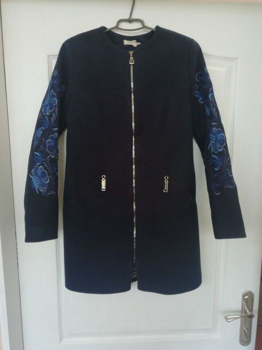 Пальто с вышивкой