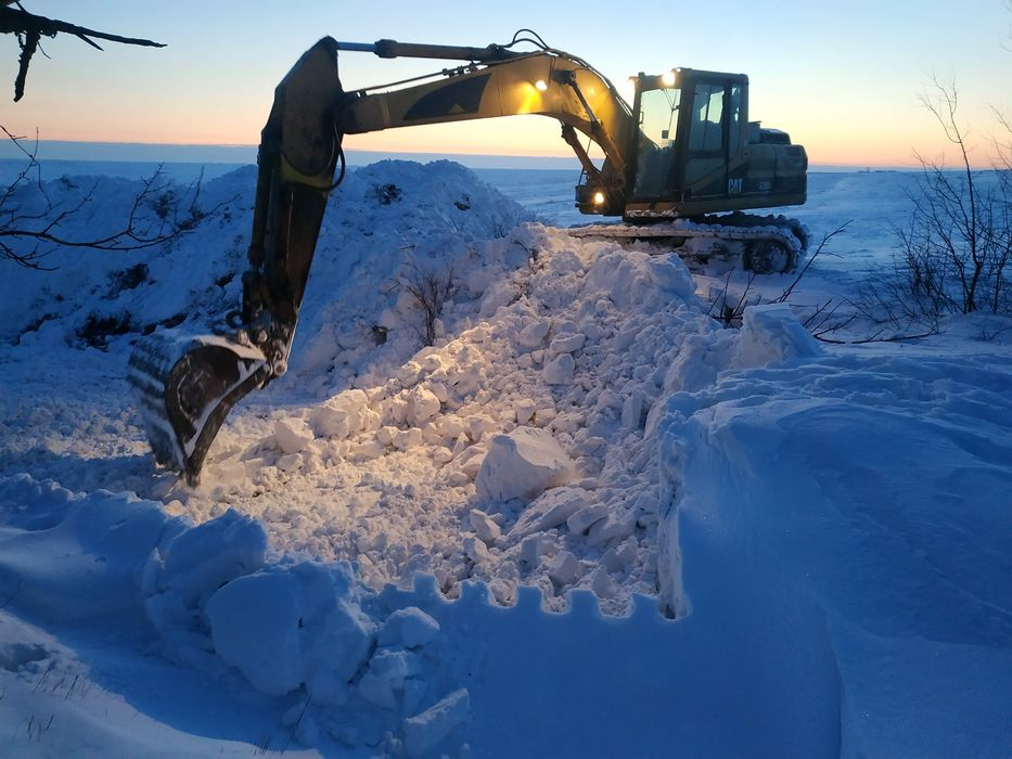 Послуги екскаватора. Екскаватор навантажувач. Послуги спецтехніки
