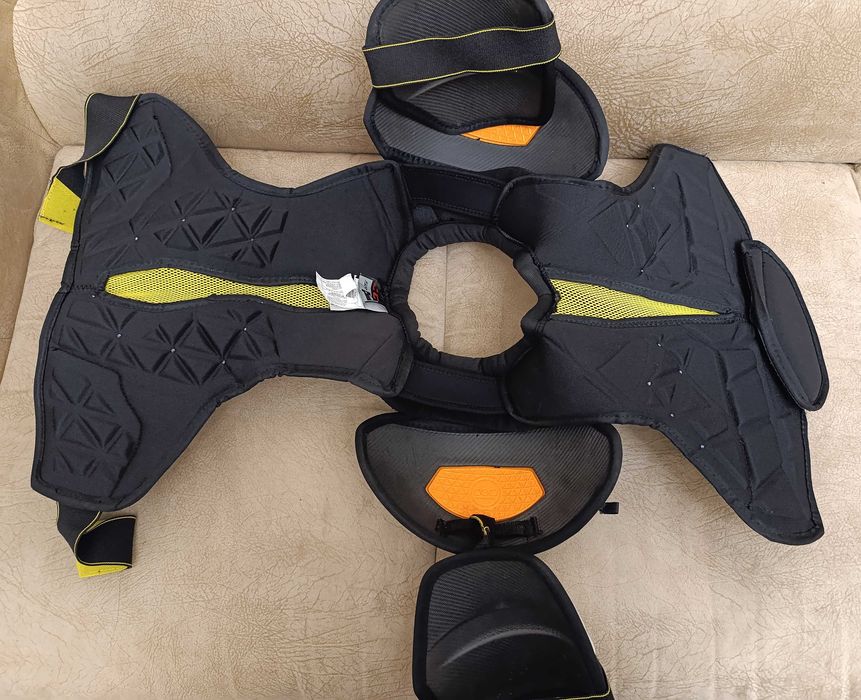 Хоккейный нагрудник CCM Super Tacks