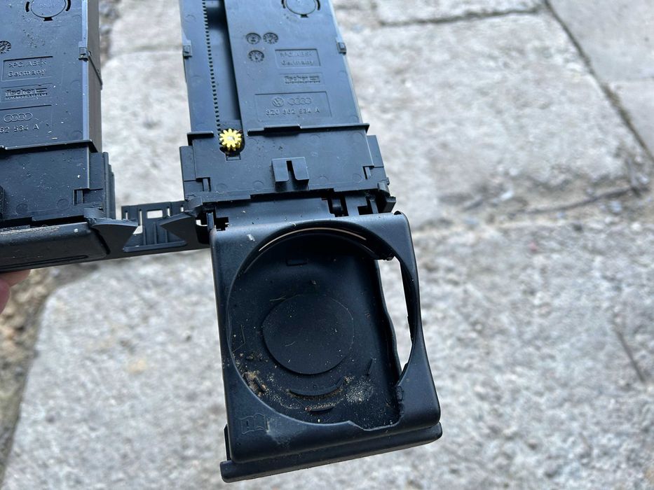 AUDI A2 uchwyt na kubek napoj 8Z0.862534A EUROPA / wysylka