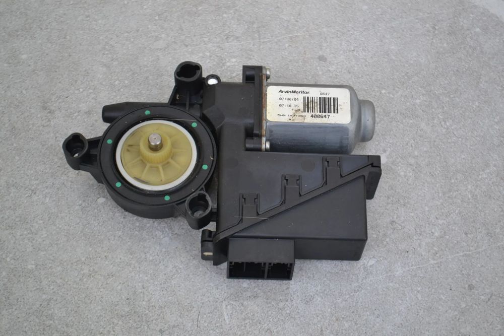 VW POLO SEAT IBIZA SKODA FABIA SILNICZEK OPUSZCZANIA SZYB ELEKTRYCZNYCH LEWY TYŁ TYLNY 6Q0959811A