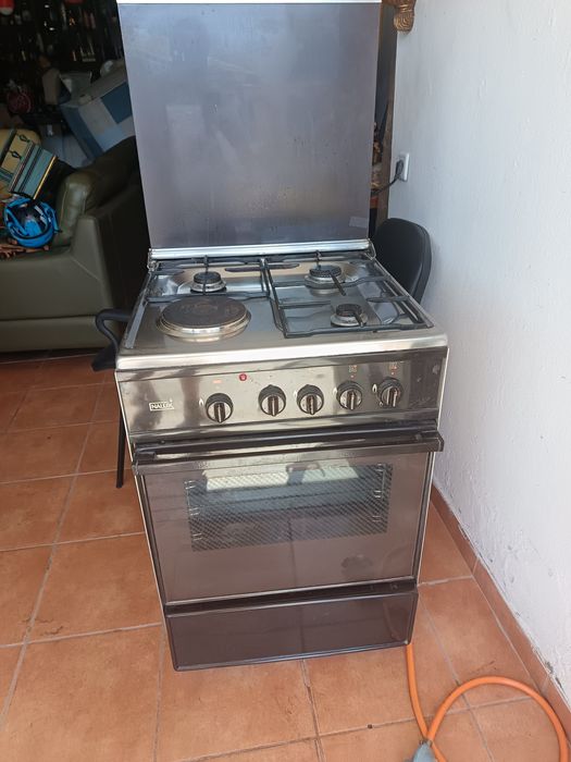 Fogão a gás e elétrico