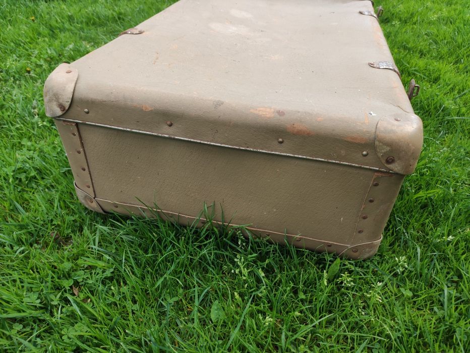 Stara kremowa walizka vintage retro art deco PRL DDR