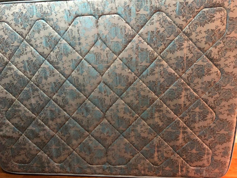 Colchões semi novos